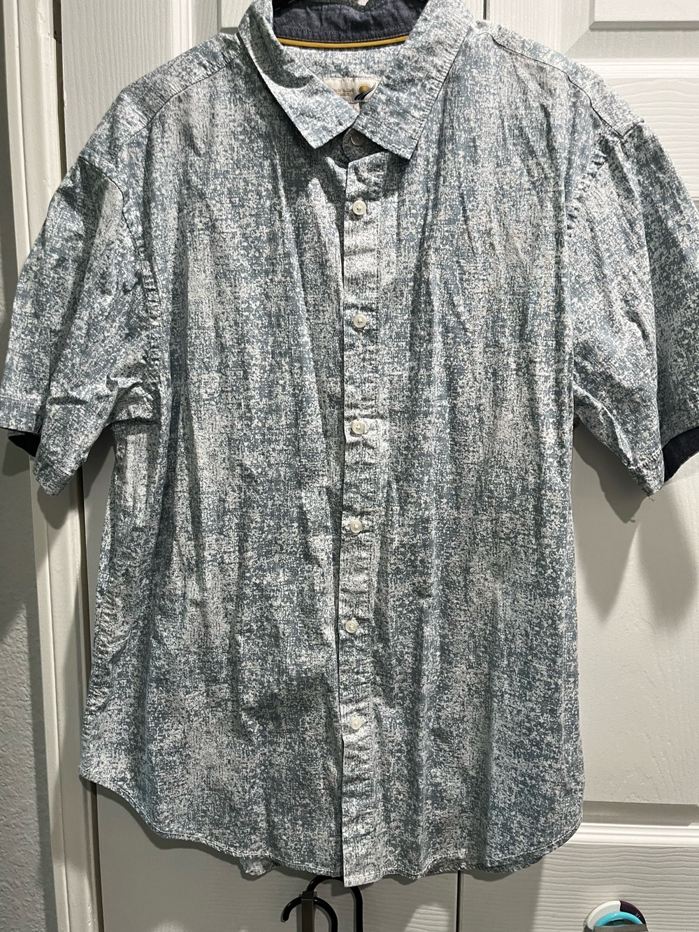 Men's Short-Sleeve Button-Down Shirt in Washed Light Blue